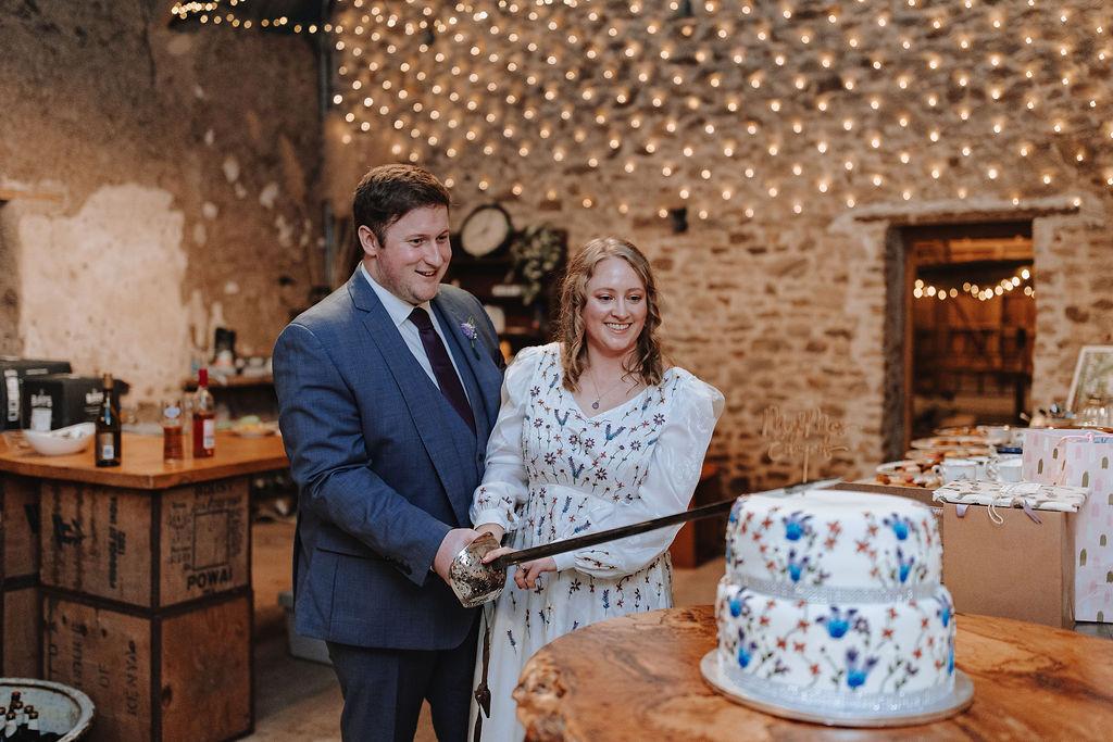 wedding cake embroidery